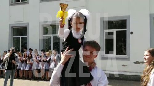 В Бугульме последние звонки прозвенели для 1543 выпускников: 1167 девятиклассников и 376 учеников одиннадцатых классов
