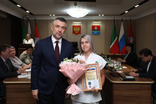 Бугульминцев наградили за помощь бойцам СВО
