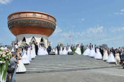 45 пар из Татарстана поженятся 30 августа в Казани