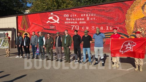 В Бугульме торжественно проводили мужчин на СВО и в Африканский корпус