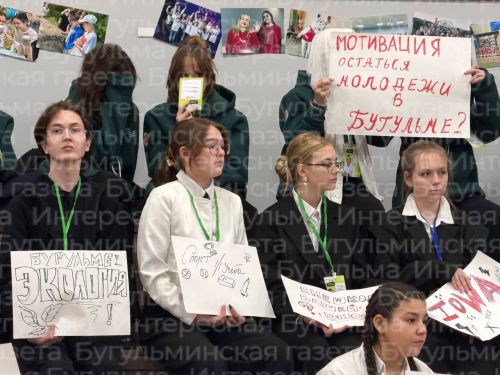 Пятидневка в школе и вайфай в парках: молодежь Бугульмы задала вопросы Дамиру Фаттахову в «НЕдетском разговоре»