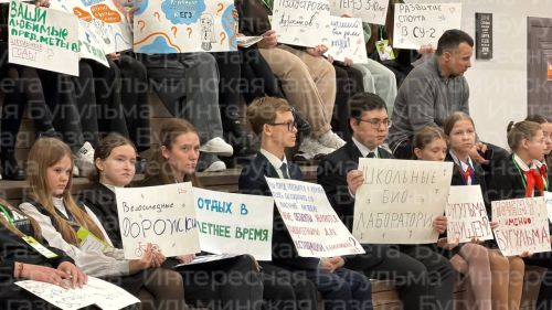 Пятидневка в школе и вайфай в парках: молодежь Бугульмы задала вопросы Дамиру Фаттахову в «НЕдетском разговоре»
