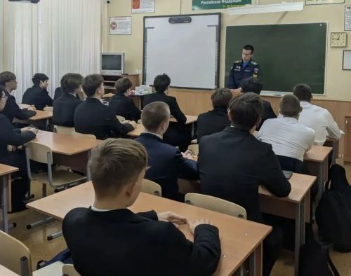 Бөгелмә укучыларына хәрби һөнәрләр турында сөйләделәр