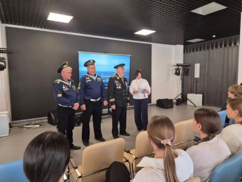 Ветераны морских частей пограничных войск встретились со старшеклассниками Бугульмы
