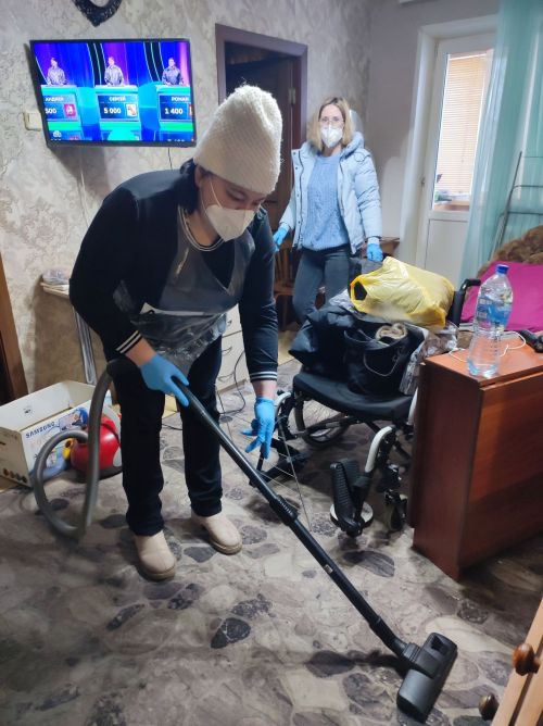 Волонтёры «Доброй Бугульмы» спасли одинокого пожилого мужчину из антисанитарных условий
