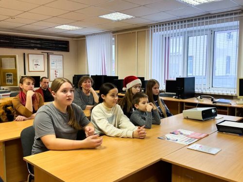 Юные лидеры из Движения Первых поблагодарили работников железнодорожного вокзала Бугульмы