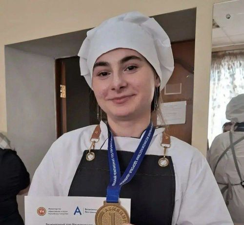 «Золотые» кондитеры: студентка из Бугульмы стала победительницей чемпионата «Абилимпикс» в Казани