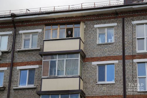 Суд Бугульмы обязал УК компенсировать ущерб от падения льда с крыши на балкон