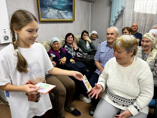 В Бугульме добровольцы поздравили пожилых женщин с 8 Марта акцией «Вам, Любимые!»
