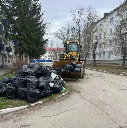 За прошедшие две недели с улиц Бугульмы вывезено 650 кубометров мусора