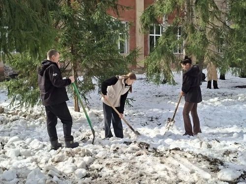 Более 10 тысяч бугульминцев вышли на первый весенний субботник