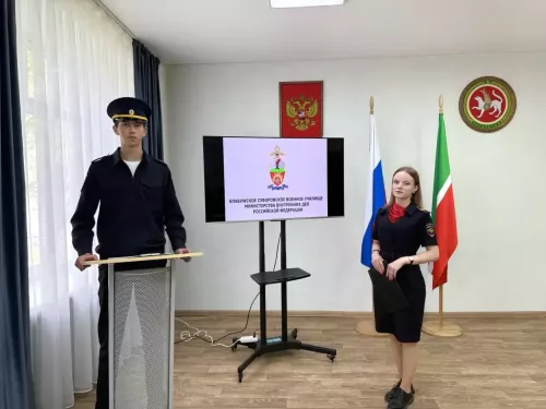 Сотрудники полиции Бугульмы проводят профориентационные беседы в школах
