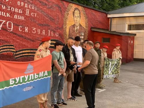 Из Бугульмы отправили двоих контрактников и троих бойцов в мобильные огневые группы