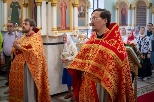 Епископ Мефодий совершил литургию в Серафимовском храме Бугульмы
