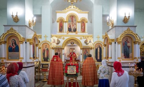Епископ Мефодий совершил литургию в Серафимовском храме Бугульмы