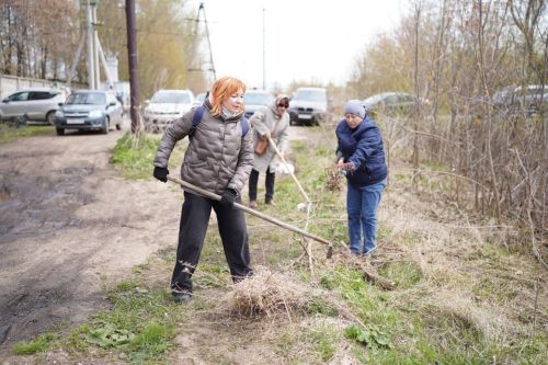 Первомайское утро в Бугульме началось с субботника в рамках акции «Вода России»