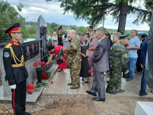 В селе Ключи Бугульминского района открыли стелу участникам специальной военной операции