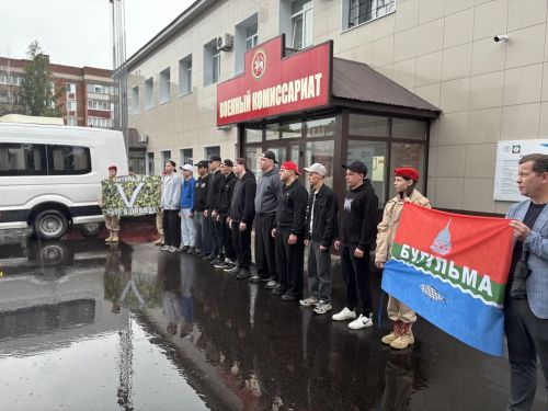 В День памяти и скорби бугульминские призывники перед отправкой возложили цветы к Вечному огню