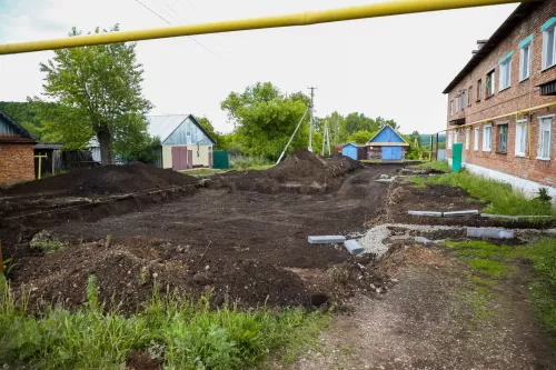 «Дорожные ювелиры» продолжают преображать дворы Бугульминского района Татарстана