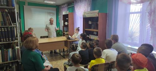В Татарско-Дымской библиотеке Татарстана побывал военный лётчик-истребитель