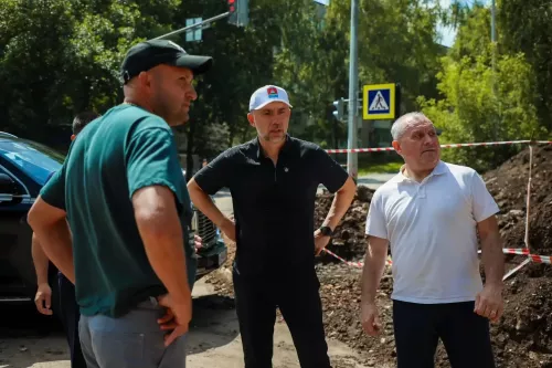 Глава Бугульминского района проверил ход строительства нового водовода на улицах Ленина и Калинина