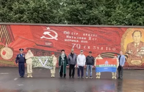 В Бугульме состоялась отправка троих контрактников на службу в зону СВО