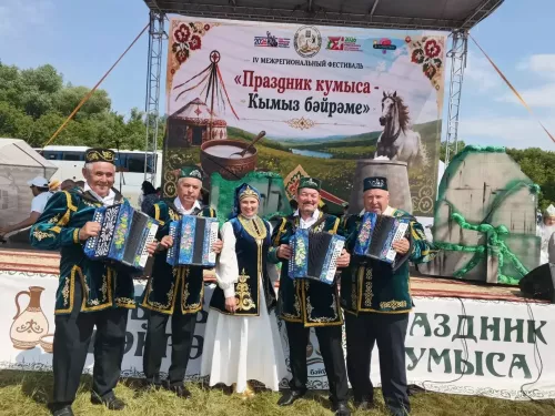 Ансамбль из Татарстана «Мон» выступил на фестивале «Праздник кумыса – Кымыз бәйрәме – 2026»