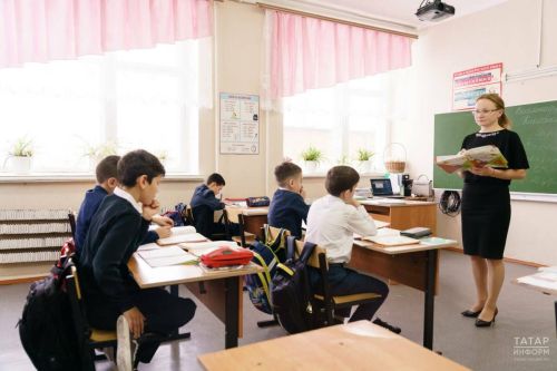 Школьникам запретят пользоваться телефонами на уроках с 1 сентября
