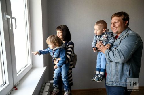 С 1 сентября семьи с двумя и более детьми смогут получить ипотечные каникулы до 18 месяцев