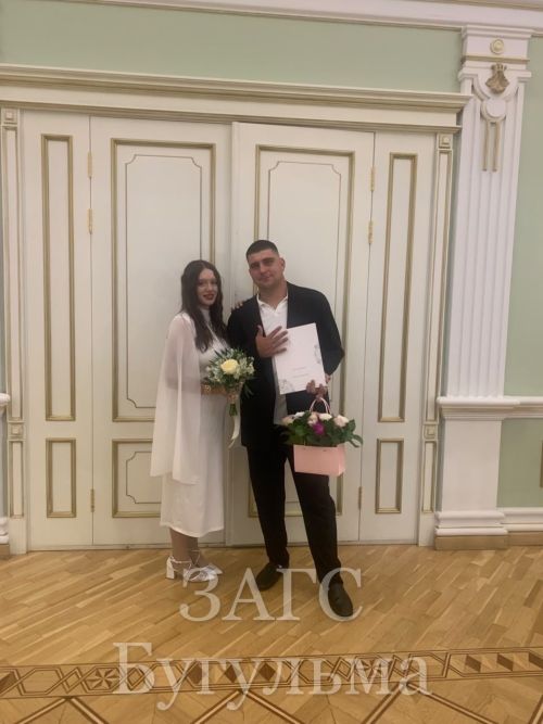 Свадебный фейерверк состоялся во Дворце бракосочетаний Бугульмы