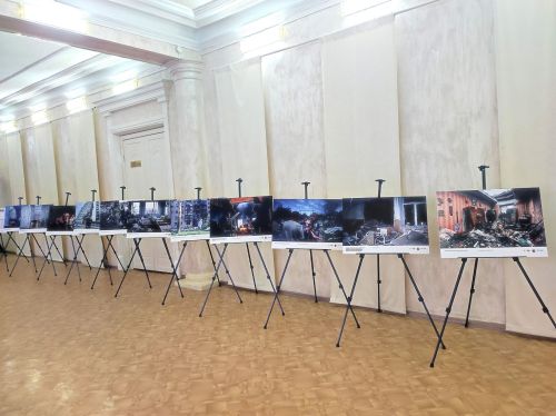Молодежь из Бугульмы посетила фотовыставку «Обугленные страницы: история, которую не стереть»