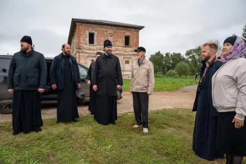 Епископ Мефодий возглавил престольный праздник в Александро-Невском монастыре