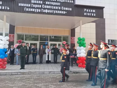 В кадетской школе Бугульмы прошло торжественное построение