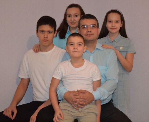 Отец троих детей Альберт Ахмадышин рассказал, как ему удается находить баланс между работой и семейной жизнью