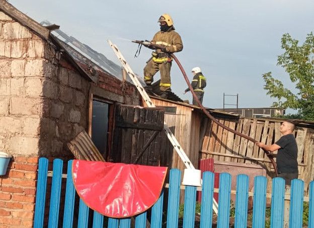 В поселке Вязовка Бугульминского района сгорел сарай