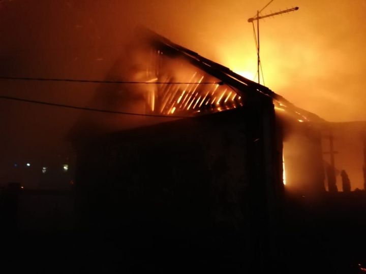 При пожаре в Малой Бугульме пострадала женщина