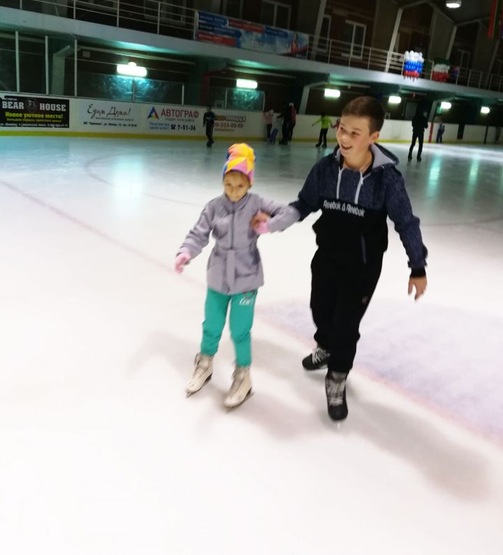 Для многодетных и малообеспеченных семей Бугульмы организовали катание на коньках