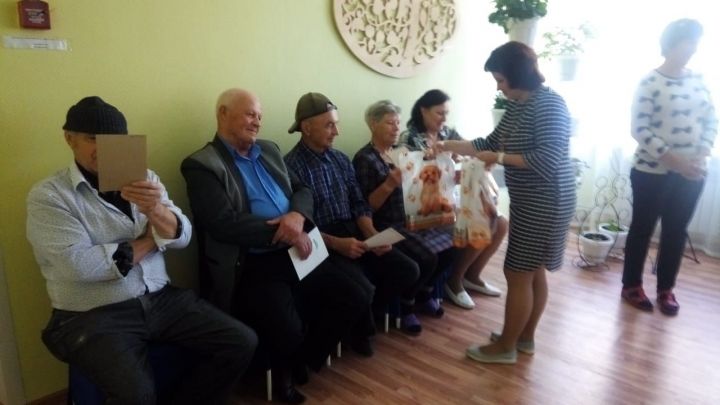 Маленькие воспитанники бугульминского приюта поздравили любимых бабушек и дедушек