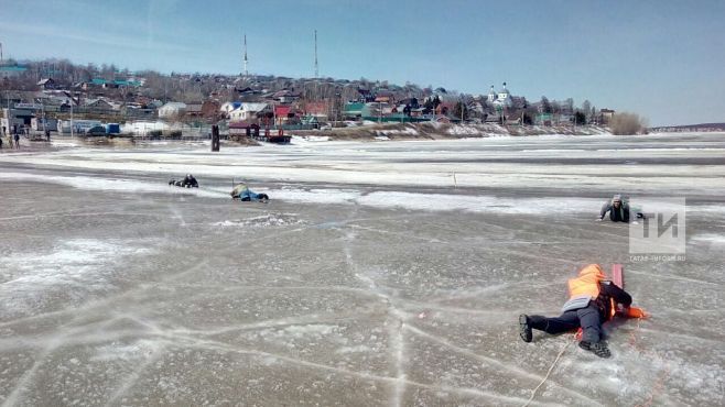 Сотрудники МЧС начали измерять толщину льда на водоемах Татарстана