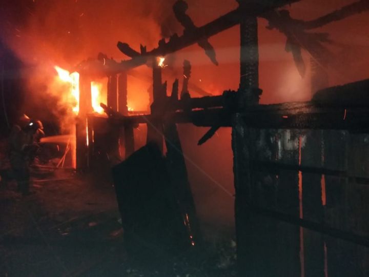 Вчера в Бугульме на улице Деповской произошёл пожар
