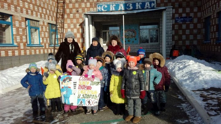 В Бугульминском районе сельские дошколята призвали водителей и пешеходов соблюдать ПДД