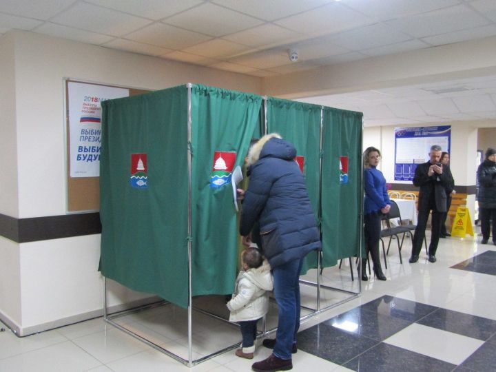 Мэр Бугульмы вместе с сыном отдали свой голос кандидату в президенты РФ