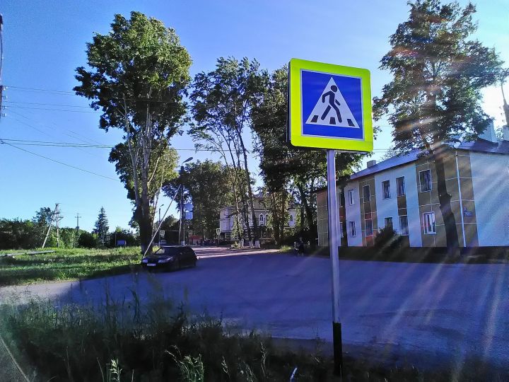 Вместе с тротуаром на улице Радищева в Бугульме установили знак