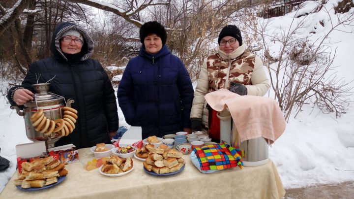 На православном празднике сельчан Бугульминского района угостили чаем с пирогами и баранками