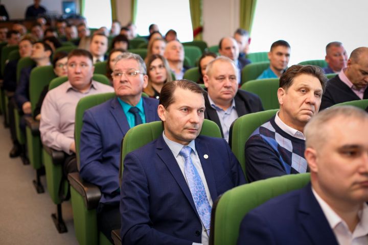 Глава Бугульминского района посетил конференцию трудового коллектива «ТНГ-Групп»