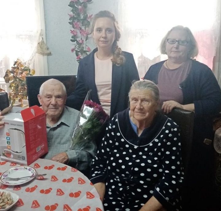 Бугульминский долгожитель принял поздравления в честь 90-летнего юбилея