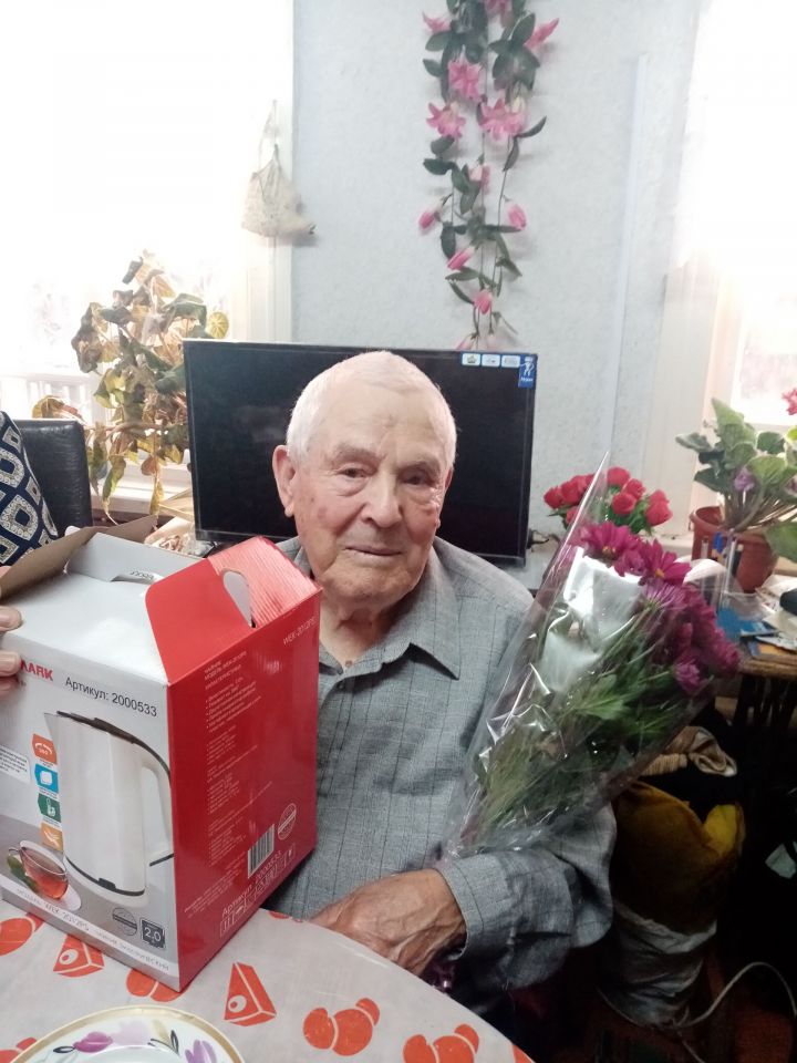 Бугульминский долгожитель принял поздравления в честь 90-летнего юбилея