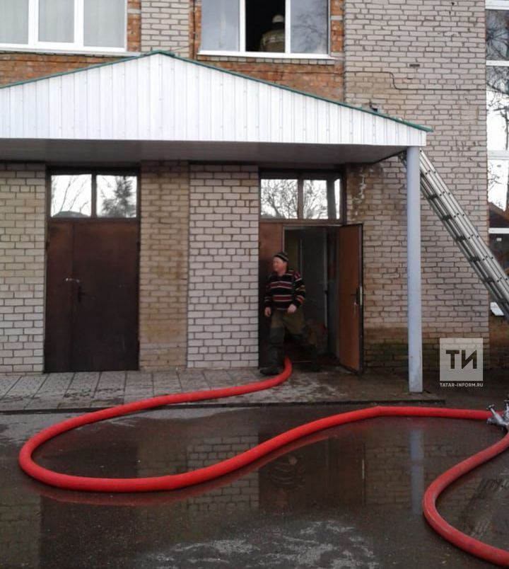 В школе поселка Карабаш Бугульминского района произошел пожар