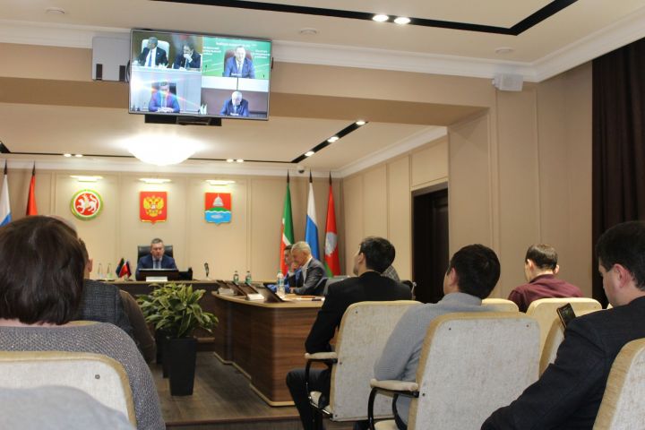 Глава Бугульминского района принял участие в республиканском совещании, на котором вновь подняли вопросы перехода на цифровое телевещание