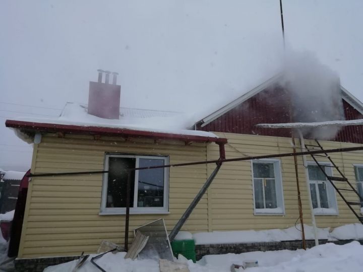 В результате пожара житель Бугульмы чуть не остался без крыши над головой
